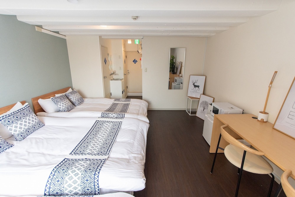 トリプルルーム 4階部屋 リビング エリア0 | LUANA Nakano