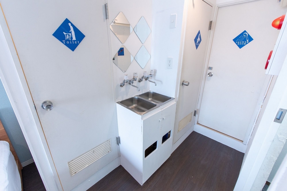 トリプルルーム 4階部屋 バスルームのシンク0 | LUANA Nakano