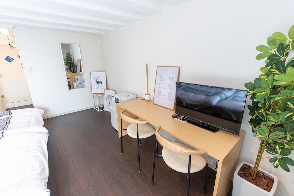 トリプルルーム 4階部屋 リビング エリア2 | LUANA Nakano