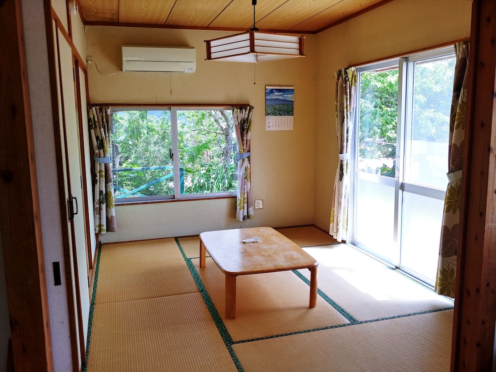 三角屋根 客室1 | コテージ キャナック