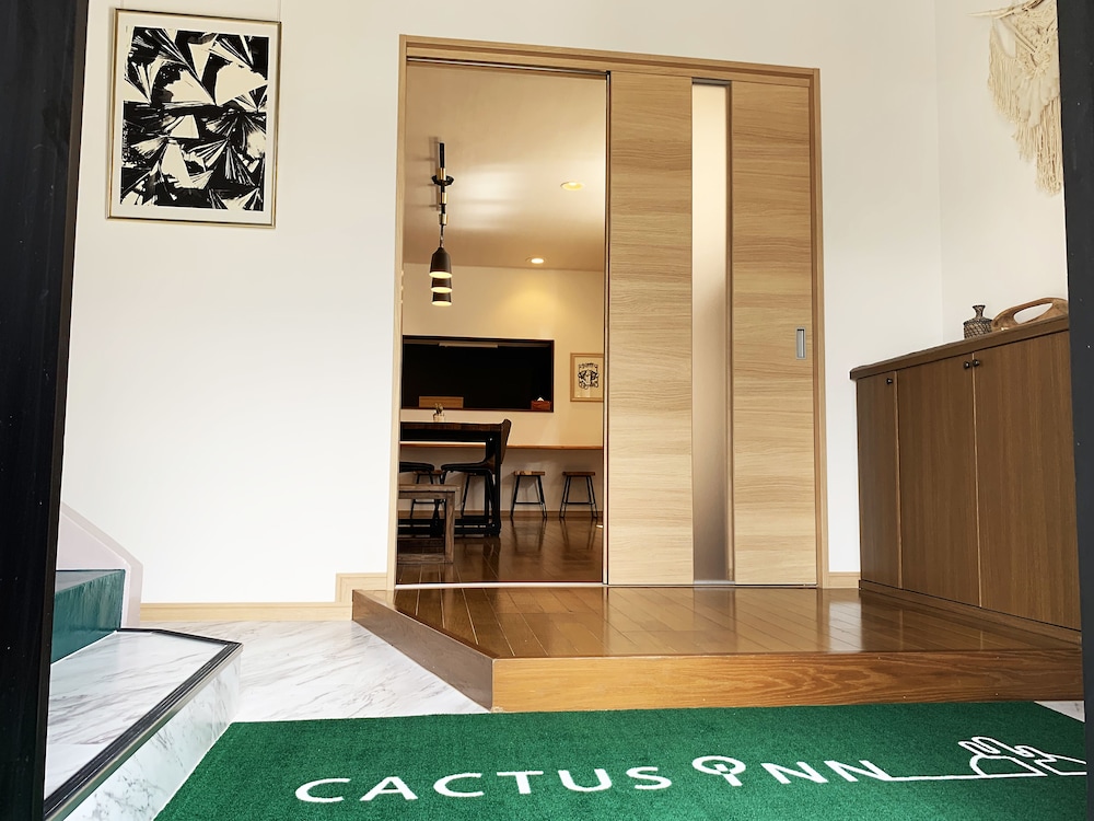 内部エントランス1 | Cactus Inn 内部エントランス1 | Cactus Inn