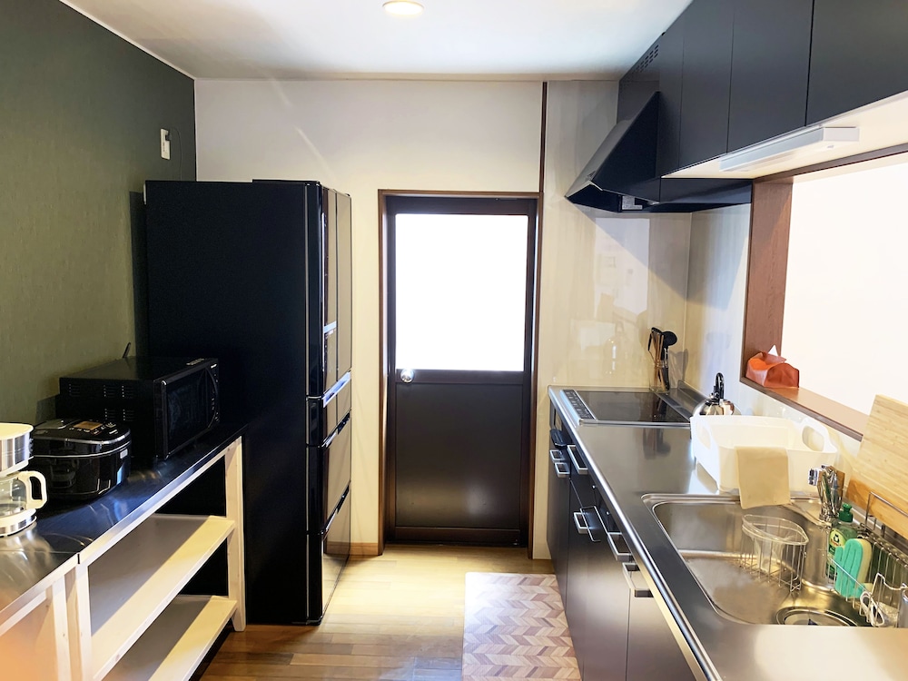 スタンダード ツインルーム (201) 共用キッチン0 | Cactus Inn