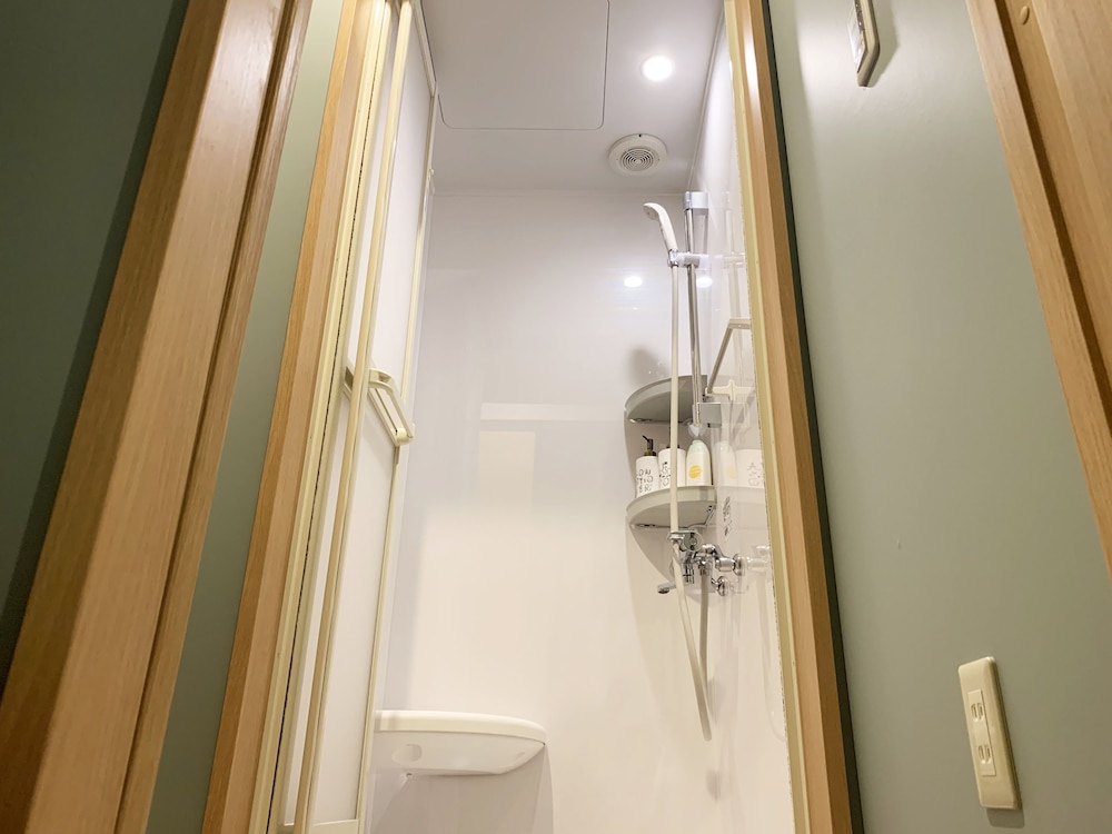 スタンダード ツインルーム (201) バスルームのシャワー0 | Cactus Inn