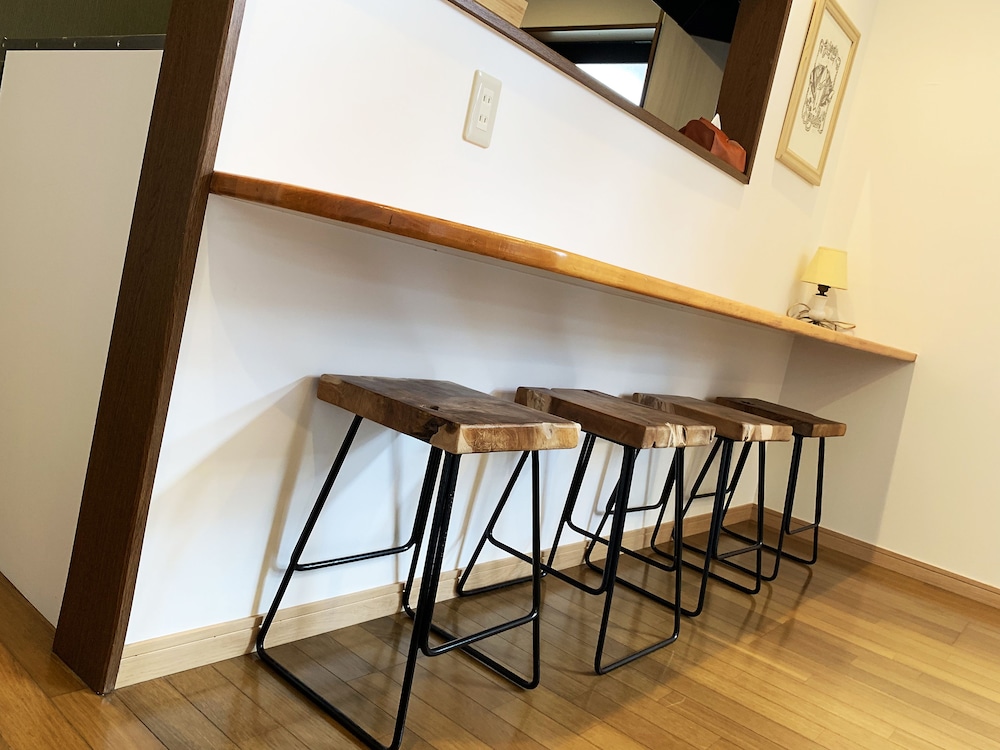 スタンダード ツインルーム (201) リビングルーム4 | Cactus Inn