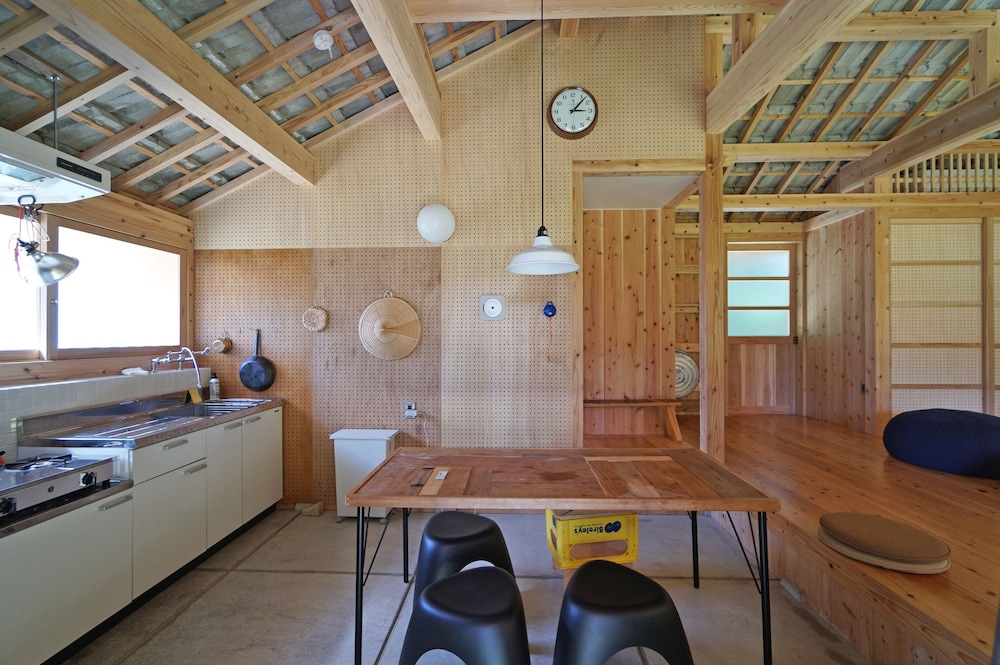 古民家 一棟貸し 客室内のダイニングエリア0 | フクギに囲まれた家 SAVANGI/さばんぎ沖縄古民家