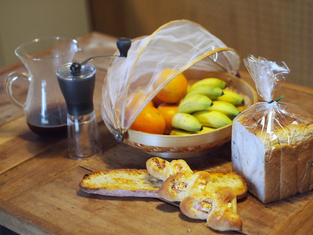 古民家 一棟貸し 客室内のダイニングエリア1 | フクギに囲まれた家 SAVANGI/さばんぎ沖縄古民家