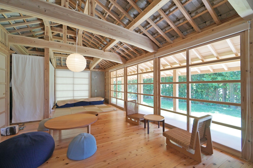 古民家 一棟貸し リビング エリア3 | フクギに囲まれた家 SAVANGI/さばんぎ沖縄古民家