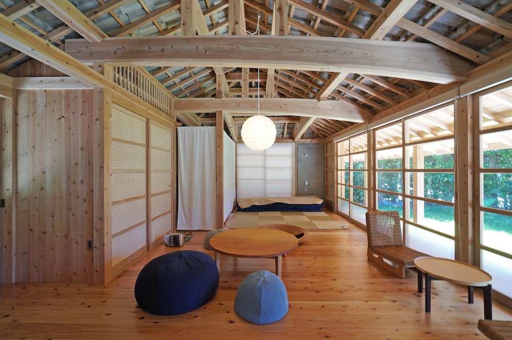 古民家 一棟貸し リビング エリア0 | フクギに囲まれた家 SAVANGI/さばんぎ沖縄古民家