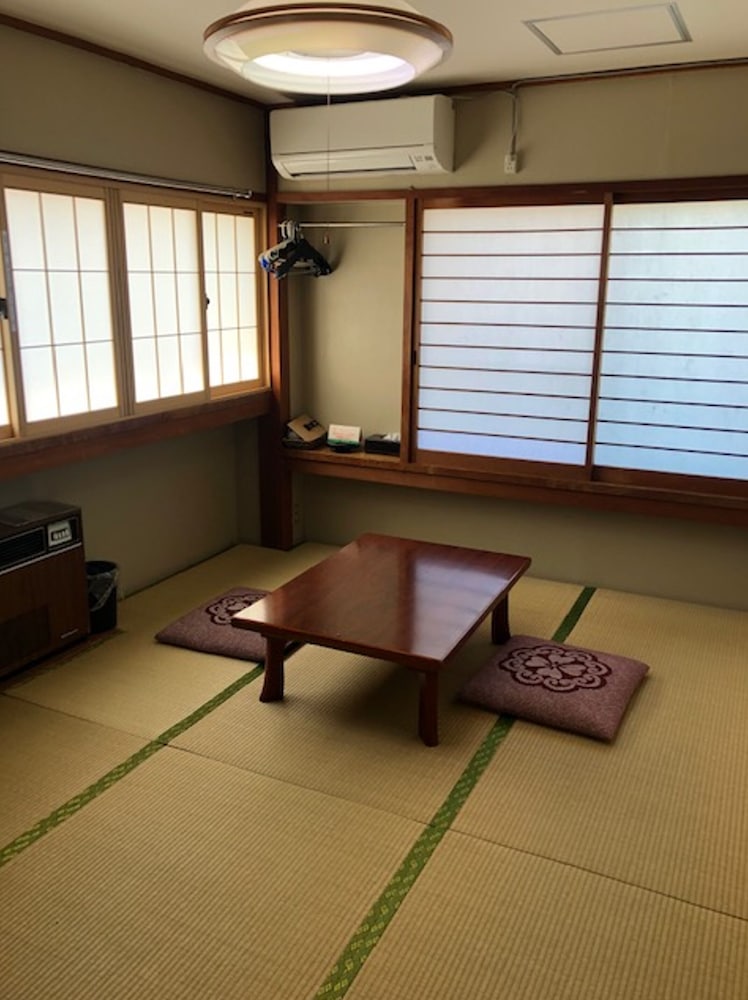 客室1 | 大山 緑荘