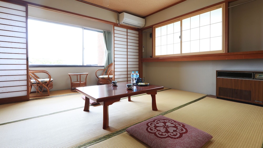 和室12畳バストイレなし 禁煙 | 大山 緑荘