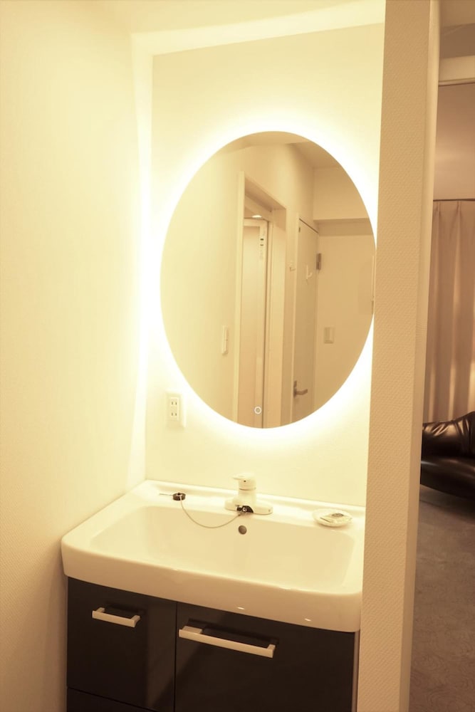 デラックスキングルーム バスルーム1 | ヒマラヤ クラウド ホテル