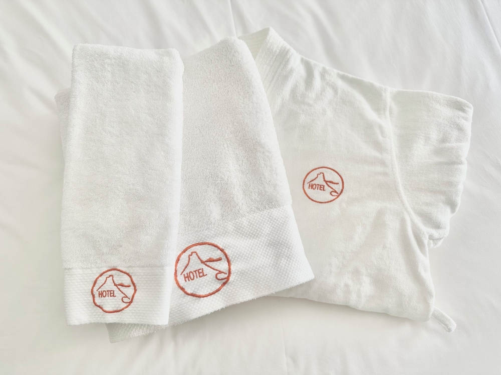 デラックスキングルーム 客室の設備とサービス1 | ヒマラヤ クラウド ホテル