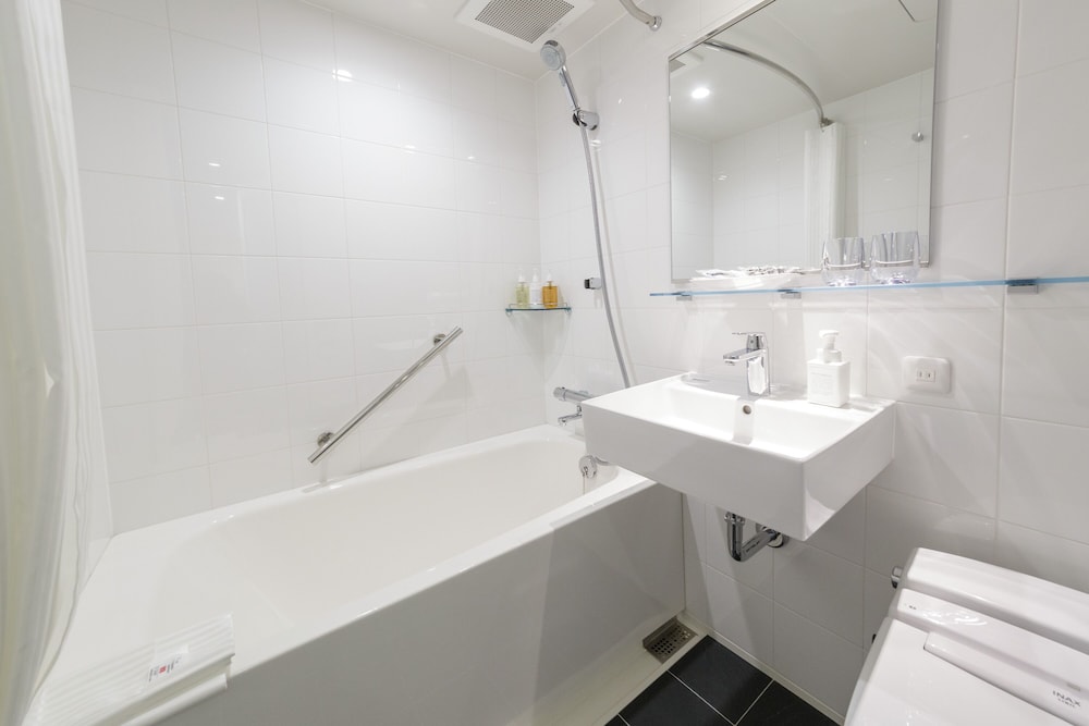 ラージ ダブルルーム バスルーム0 | ホテルフォルツァ大阪北浜