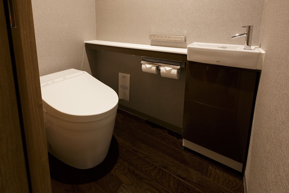 スーペリア ダブルルーム バスルーム1 | ホテルフォルツァ大阪北浜