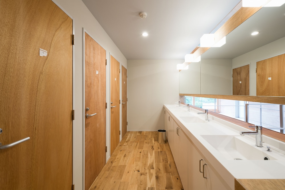 ドミトリー貸切（4人定員） バスルームの設備0 | Mt.Takao Base Camp