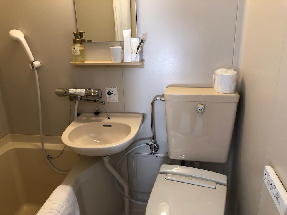 エコノミー ダブルルーム 喫煙可 バスルーム0 | ホテル ニューホワイトハウス