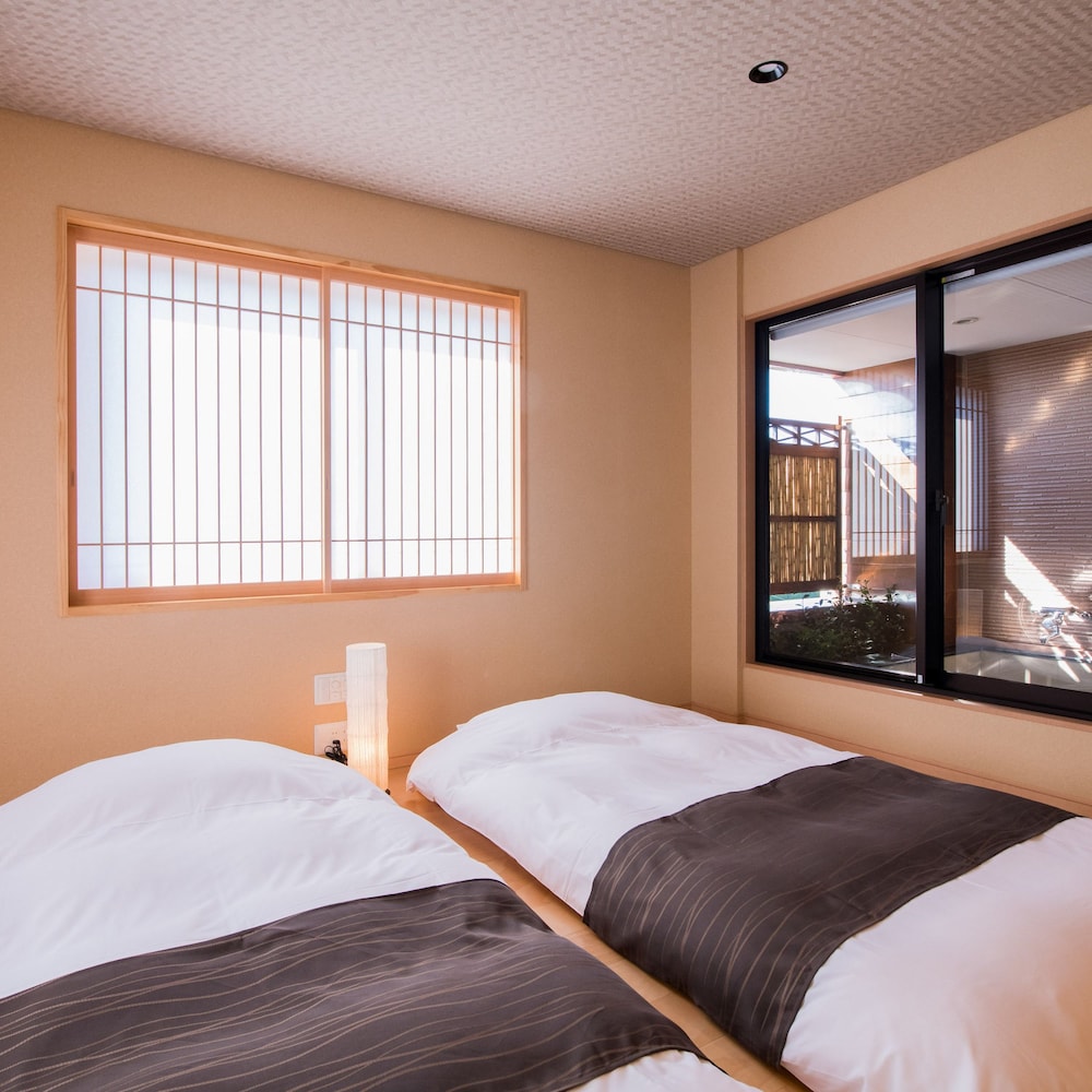 和室 スタンダード 露天風呂付 禁煙 客室2 | 道後温泉 八千代