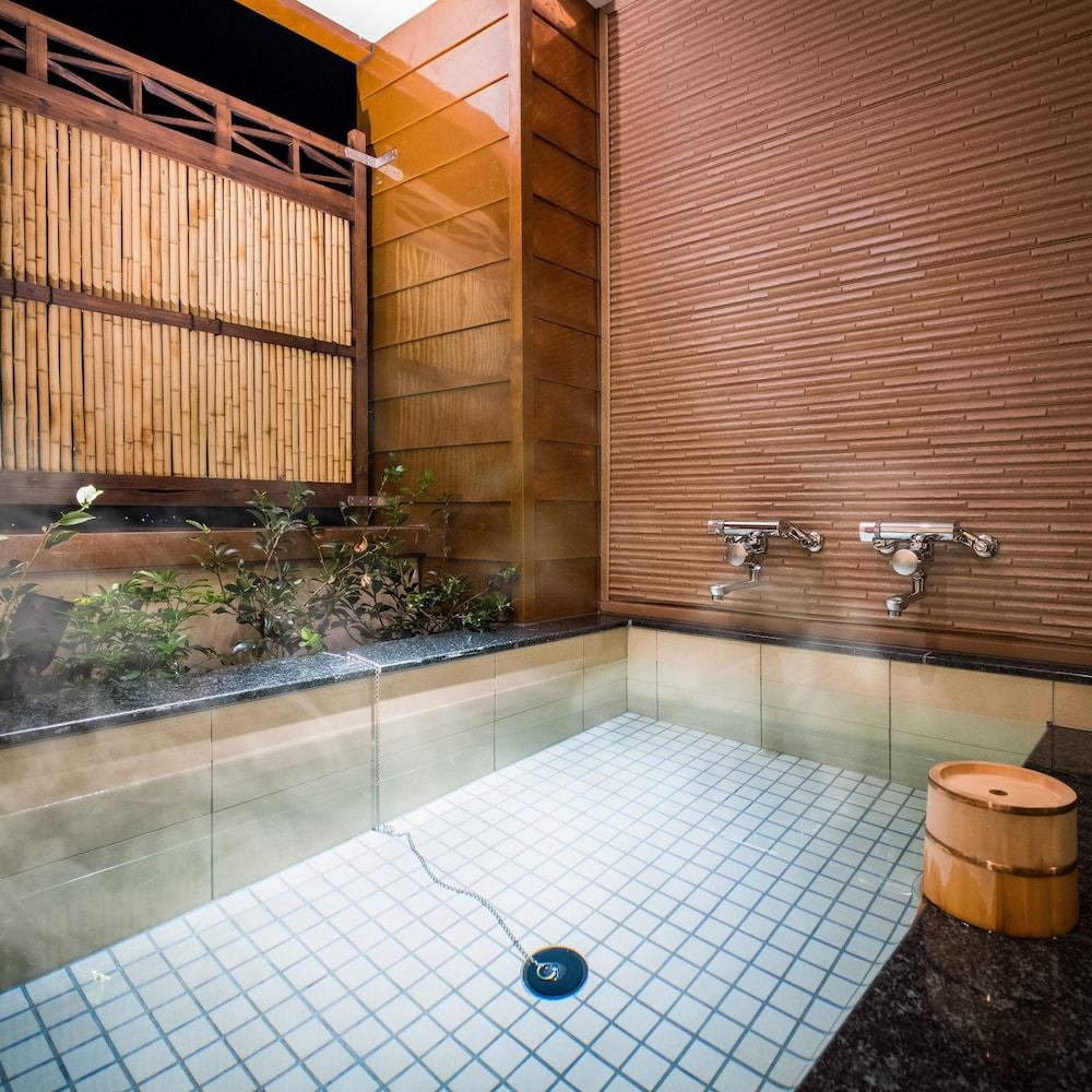 和室 スタンダード 露天風呂付 禁煙 バスルーム0 | 道後温泉 八千代