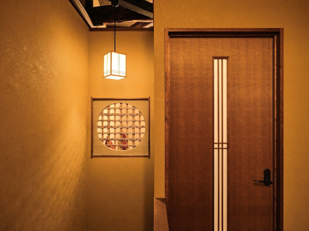 京町家一棟貸 客室10 | 紡 堀川吉文字