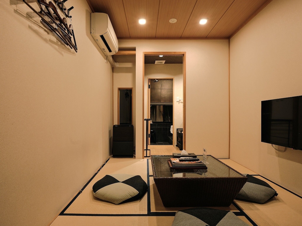 京町家一棟貸 リビング エリア0 | 紡 堀川吉文字