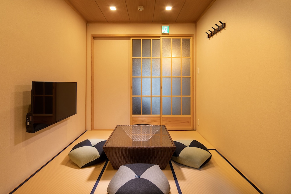 京町家一棟貸 客室2 | 紡 堀川吉文字