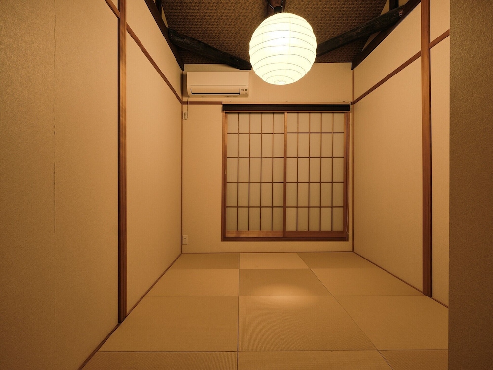 京町家一棟貸 客室8 | 紡 堀川吉文字