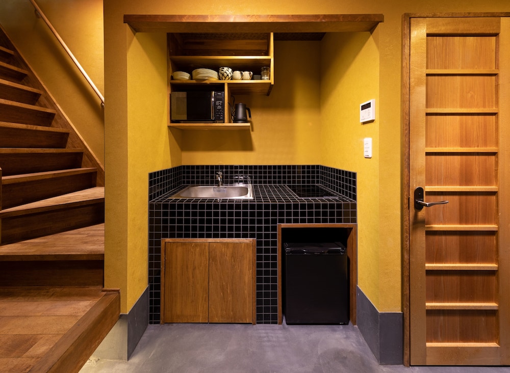 京町家一棟貸 専用キッチン0 | 紡 堀川吉文字