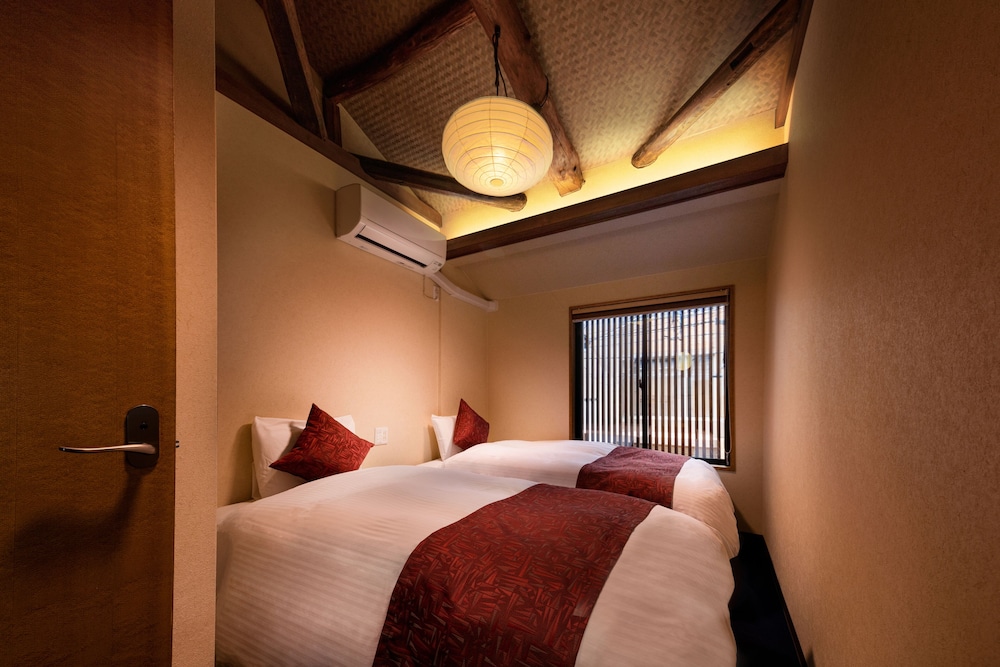 京町家一棟貸 客室5 | 紡 堀川吉文字