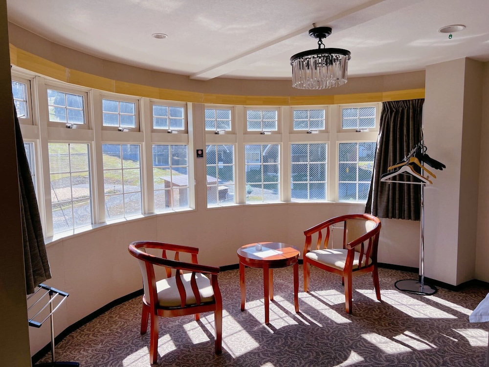 [Annex館] 特別和洋室 禁煙 客室内のダイニングエリア0 | 白馬サンバレーホテル