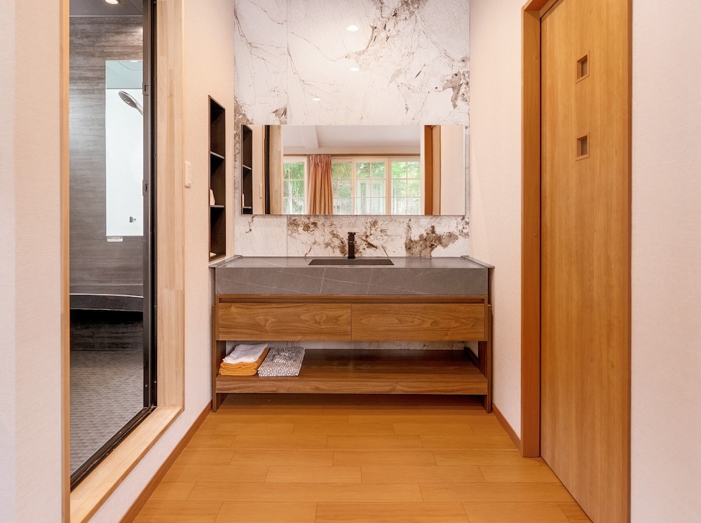 ファミリー ダブルルーム バスルーム4 | 白馬サンバレーホテル