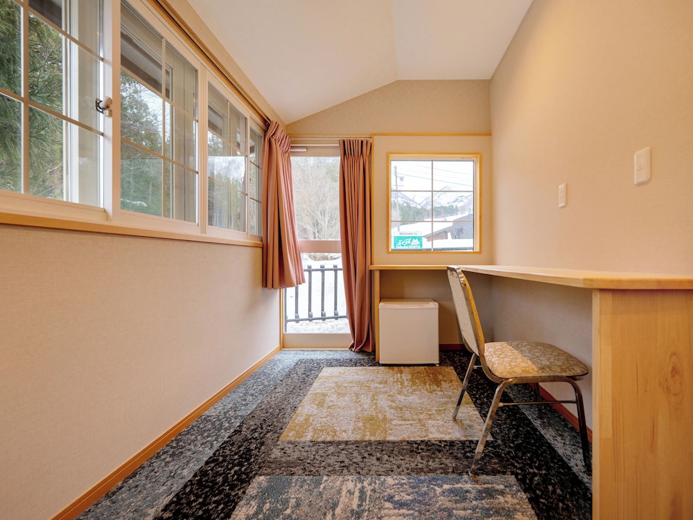 ファミリー ダブルルーム リビング エリア0 | 白馬サンバレーホテル