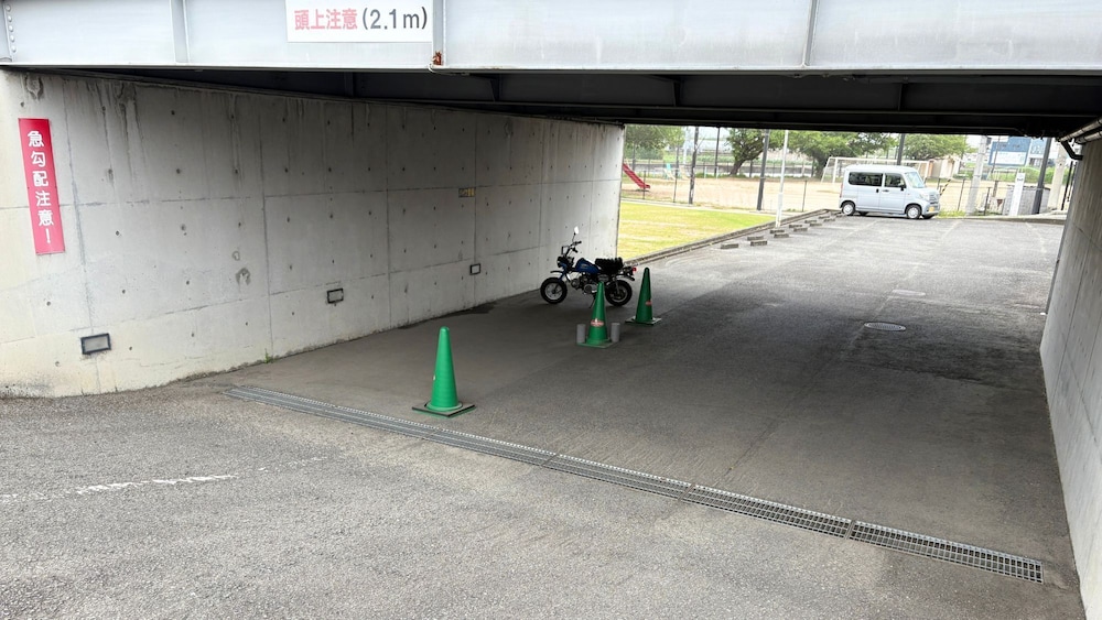 駐車場1 | ゲストハウス チャンネルカン