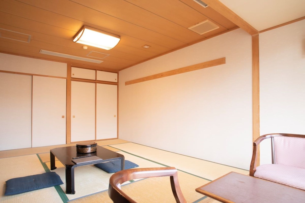 1 階 和室 バリアフリー 共用バスルーム | レイクサイド日光