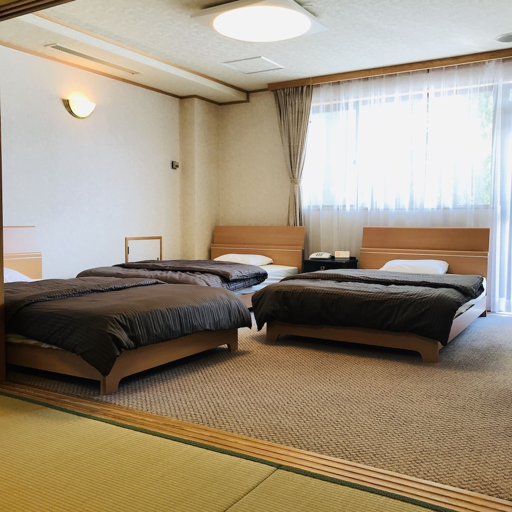 スイートルーム（和洋室) 共用バスルーム 客室3 | レイクサイド日光