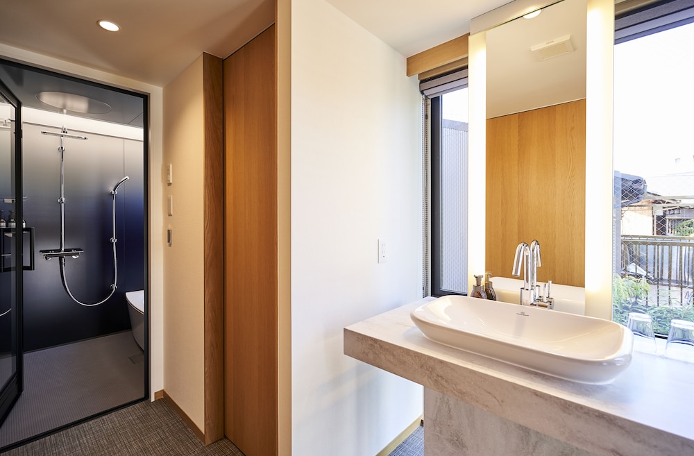 デラックスダブル 禁煙 バスルーム4 | タッセルホテル 三条白川