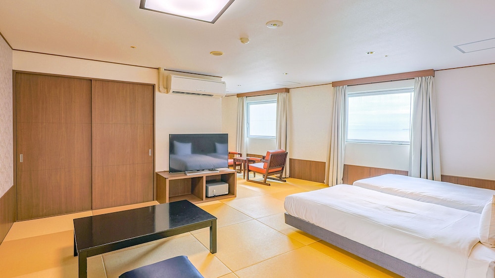 [禁煙] スーペリア和洋室ツイン内風呂なし（街側） | 大江戸温泉物語 Premium あたみ