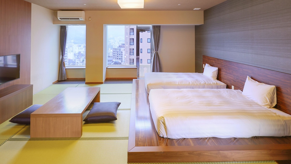 [禁煙] スタンダード和洋室ツイン内風呂なし（街側） | 大江戸温泉物語 Premium あたみ