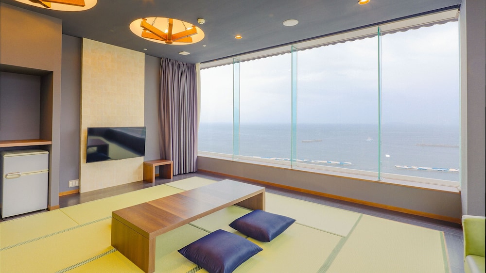 [禁煙] スーペリア最上階和室12.5畳内風呂なし（海側） | 大江戸温泉物語 Premium あたみ