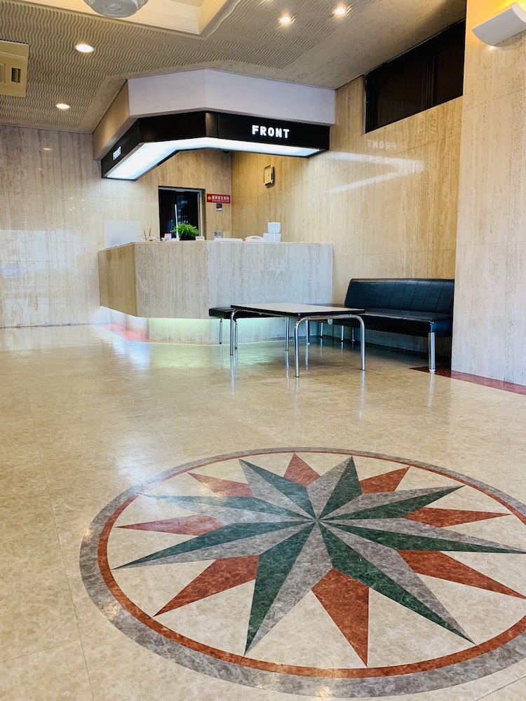 フロント1 | 小野田オリエンタルホテル