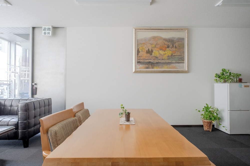 スタンダード ファミリールーム リビング エリア2 | 広島ゲストハウス Nice Day