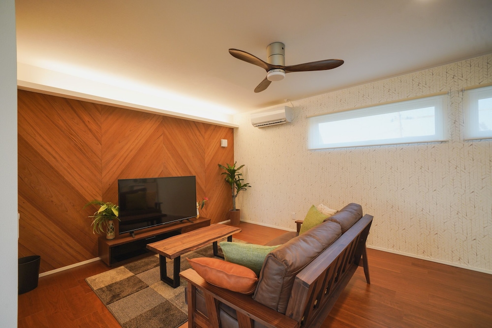 フォレスト リビングルーム0 | Villa Colors A