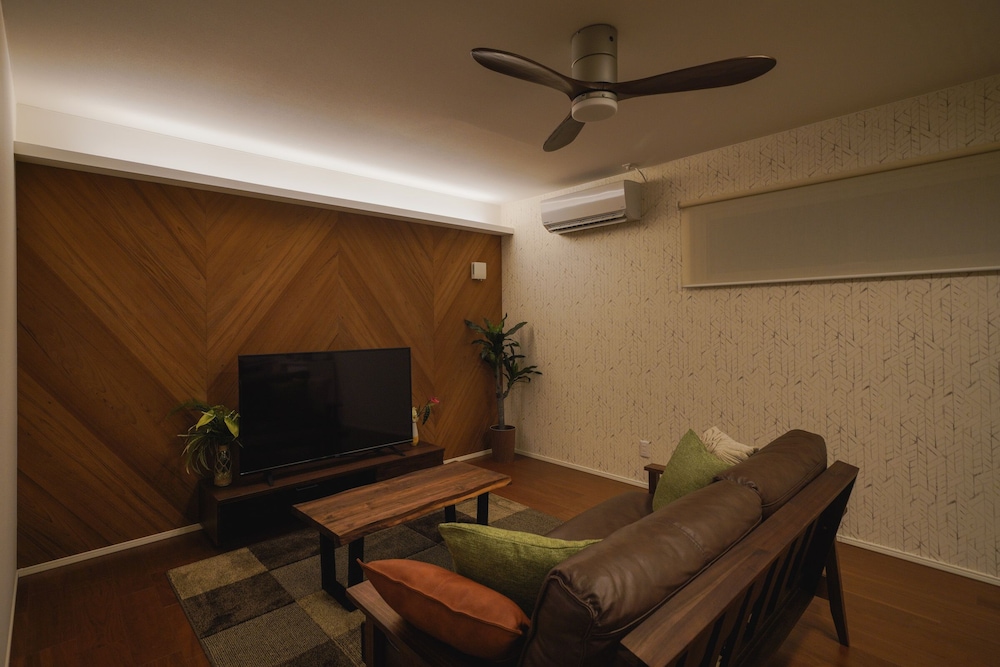 フォレスト リビングルーム1 | Villa Colors A