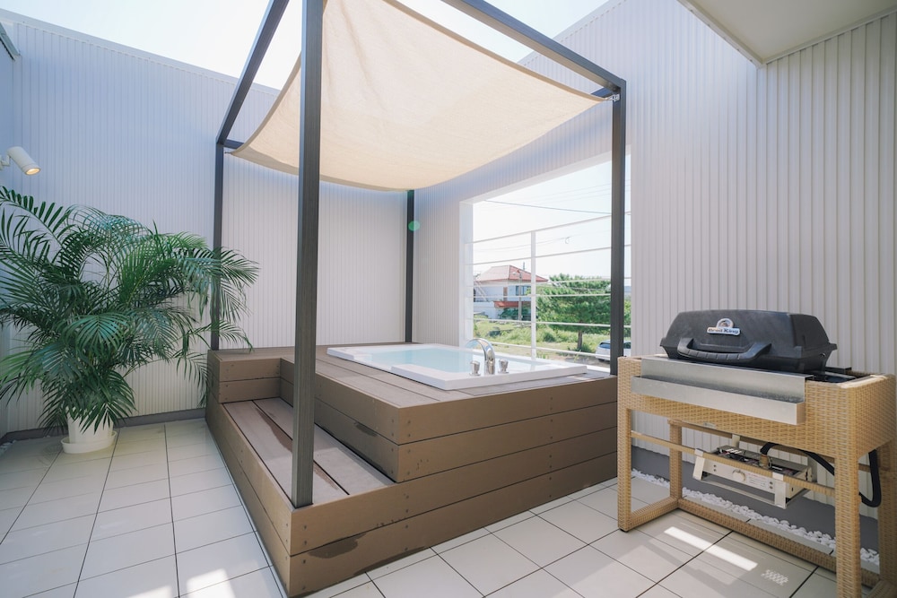 フォレスト テラス / パティオ3 | Villa Colors A