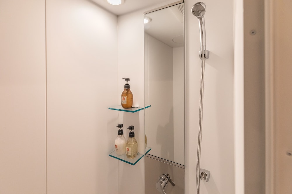 スーペリア ルーム バスルーム1 | ラパン ミハマ レジデンスホテル