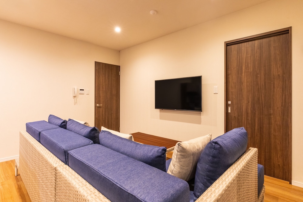 スーペリア ルーム リビング エリア0 | ラパン ミハマ レジデンスホテル