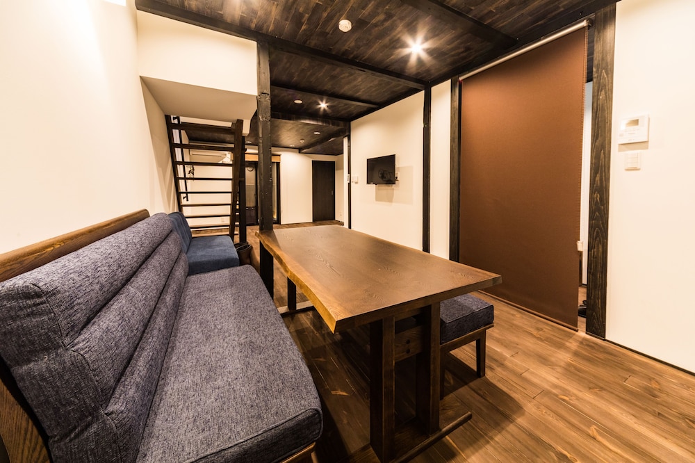 一棟貸し リビング エリア7 | 京と家月の湯美華夜庵