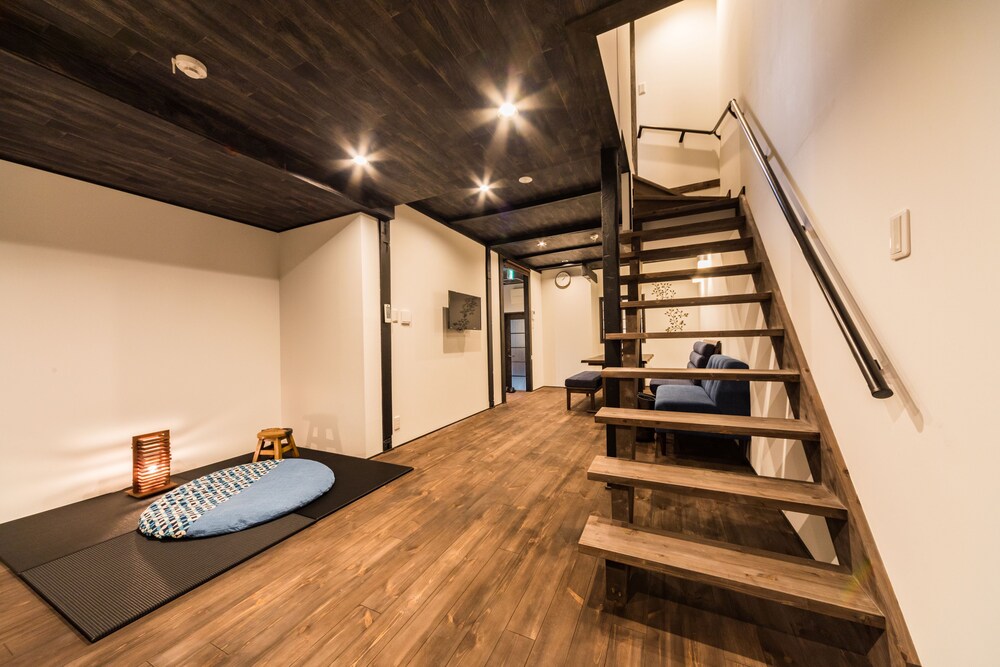 一棟貸し リビング エリア8 | 京と家月の湯美華夜庵