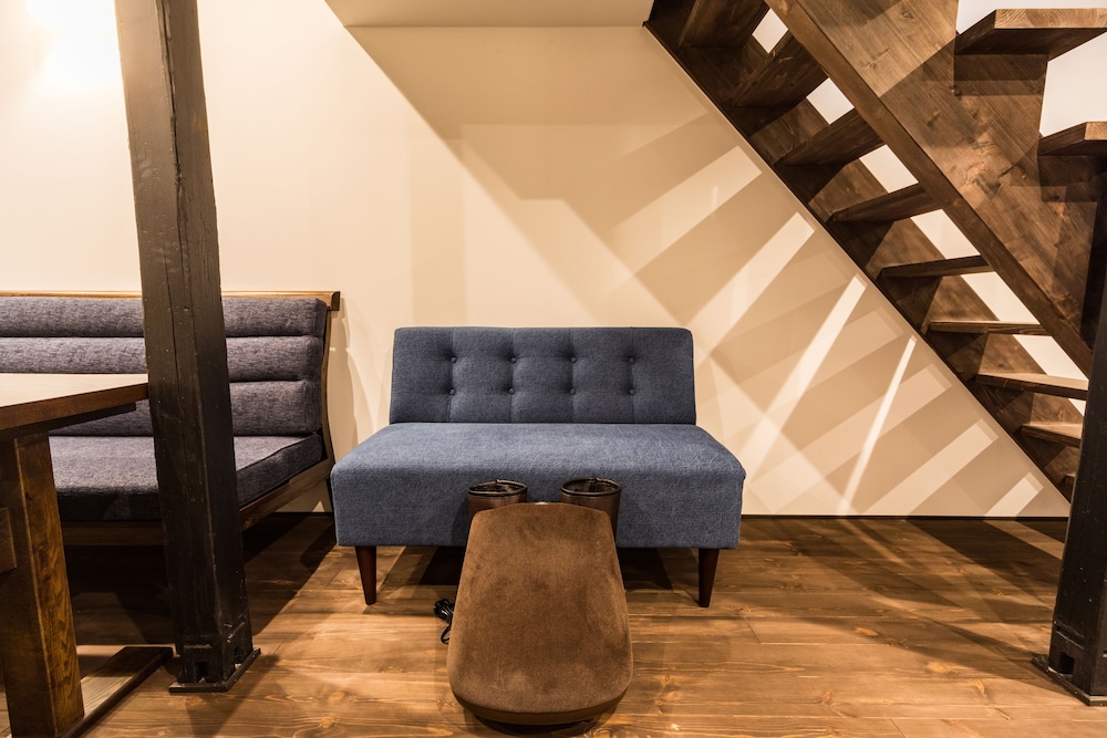 一棟貸し リビング エリア5 | 京と家月の湯美華夜庵