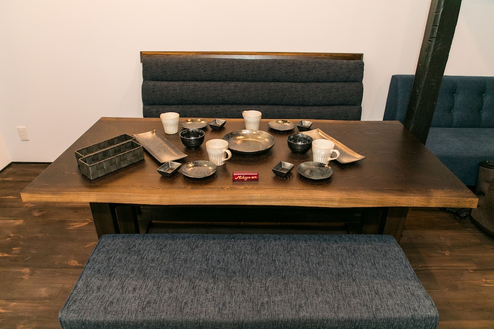 一棟貸し リビング エリア2 | 京と家月の湯美華夜庵