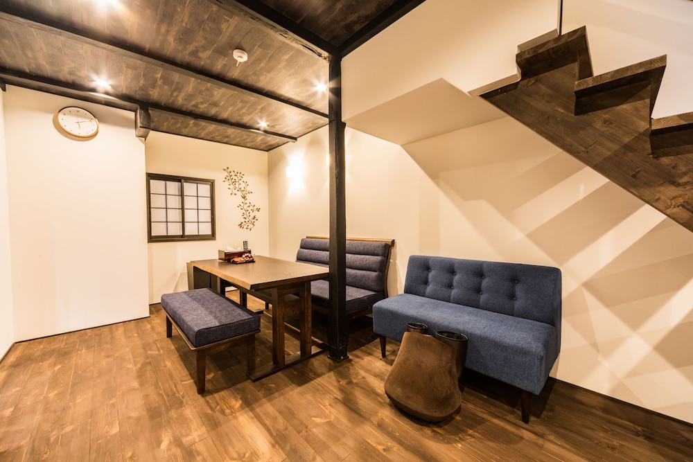 一棟貸し リビング エリア9 | 京と家月の湯美華夜庵